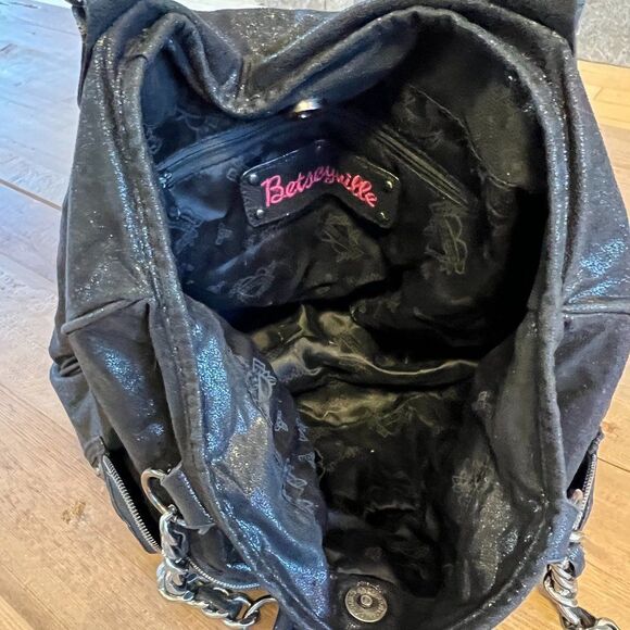 Betsey Johnson Vintage Betseyville Black Heart Studded Bag with Lips - Picture 10 of 15